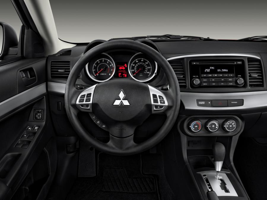  Mitsubishi Lancer 2012 года  (US) (фото 7 из 8)